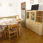 Comfy Flat With Pool In