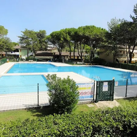 Comfy Flat With Pool In ביביונה