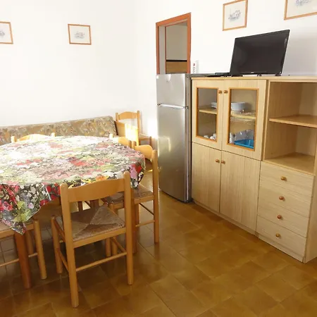 Comfy Flat With Pool In