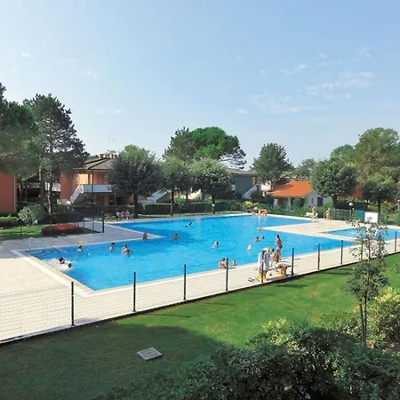 Comfy Flat With Pool In