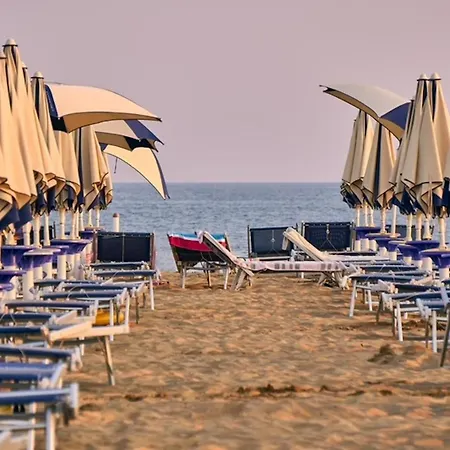 Comfy Flat With Pool In Bibione